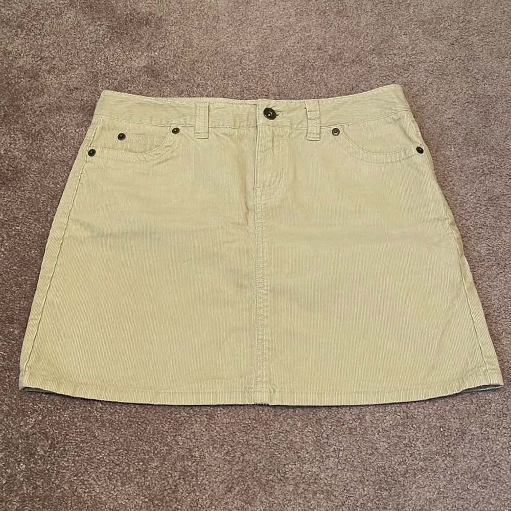 Vineyards Vines - khaki corduroy skirt